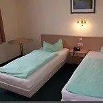 & Gruenhof Guest house Frankfurt (Oder)